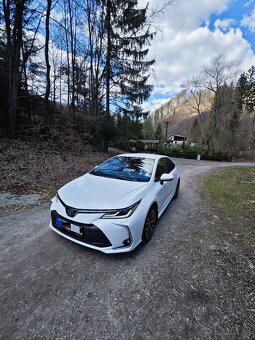 predam TOYOTA Corolla 1,8 hybrid STYLE 2024, len 4700km - 6