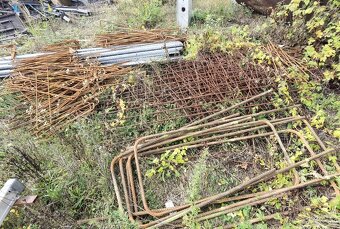Železné rúry, roxory, stĺpiky, tyče.. Železný materiál - 6
