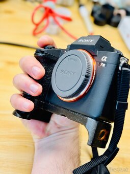 Ergonomický grip pre Sony A7 III - 6