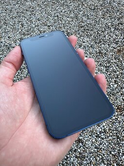 iPhone 12 - baterie 100% - 6