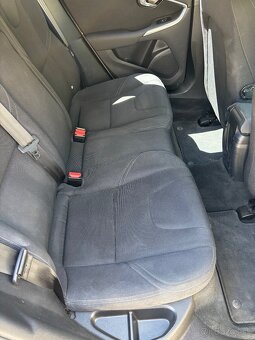 Volvo v40 . 2.0 Diesel - 6