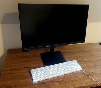 Počítač PC Gigabyte a monitor Lenovo 27 - 6