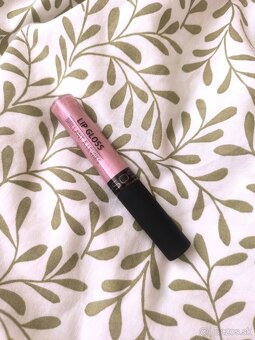 Rúže na pery a púder - 6