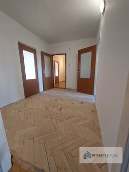 Veľký 4i byt s balkónom a pivnicou na sídlisku Západ - 6