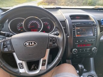 Predám Kia Sorento XM 2.2 CRDI 4x4 7 miestne - 6