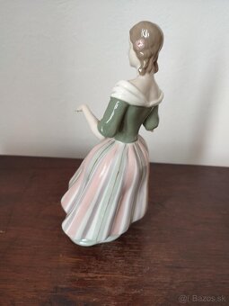 Royal dux žena porcelánová soška - 6