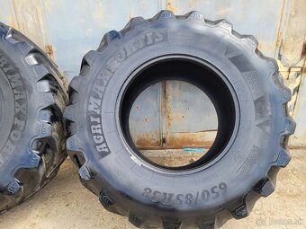 Pneumatiky 650/85 R38 - 6