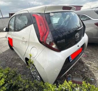 Predám havarovanú Toyota Aygo 999cm 53 kW tok 7/2020 - 6