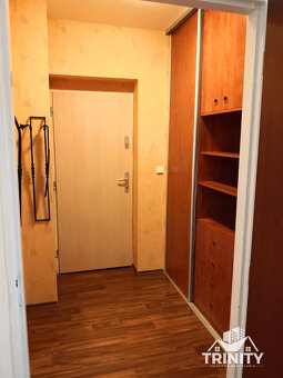 Rezervované Na prenájom 3-izbový byt s balkónom v Nových Zám - 6