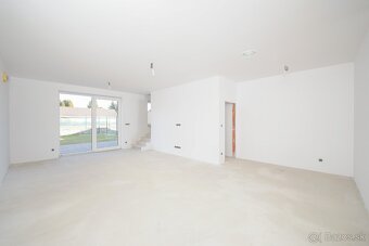 NADŠTANDARDNÝ 5-IZBOVÝ RODINNÝ DVOJDOM S VYSOKÝMI STROPMI - 6