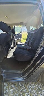 Honda FR-V 6-miestne - 6
