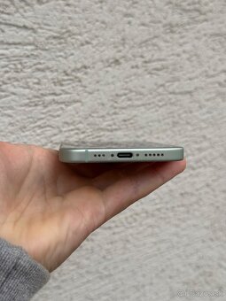 Apple iPhone 15 128GB Zelený - 6