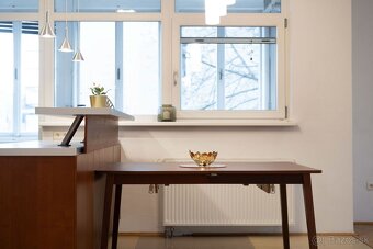 NA PREDAJ - Jedinečný staromestský byt - 6