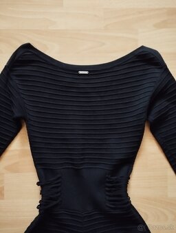 Čierne šaty Guess - 6