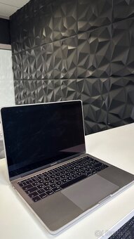 MacBook Pro 13” – 128 GB - 6