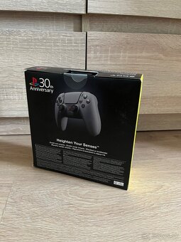PS5 Dualsense 30th Anniversary Limited Edition NOVÉ - 6