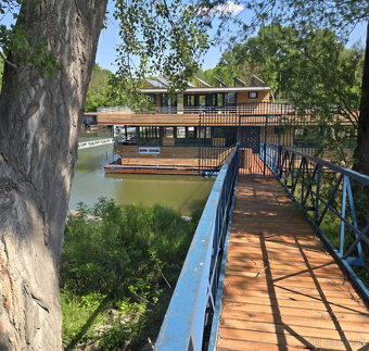 Štýlový houseboat 427 m² v drevenom švajčiarskom dizajne - 6