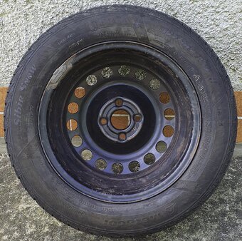 Predám dve zimné kolesá 195/60 R15 na plechových diskoch - 6