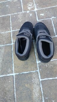 O'Neil pinned tretry na flaty - 6