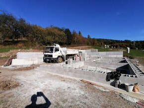 Predam troj stranny sklapac Mercedes s hydraulickou rukou - 6