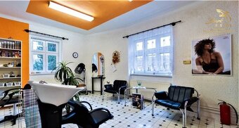 Dom na námestí. Bývanie a podnikanie v jednom. - 6