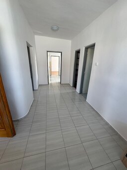 PREDAJ - dvojgeneračný rodinný dom SEREĎ - 6