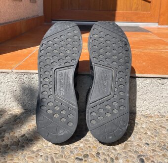 ADIDAS NMD R1. V2 44 2/3 TRIPLE BLACK - 6