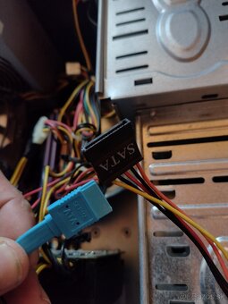 Predám skladaný Pc starší ma procese Intel i7. - 6