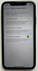 Apple iPhone 11 64 GB čierny / batéria 93 % - 6