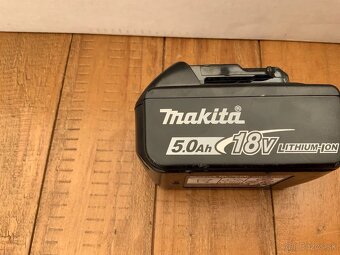 Nabíječka pro čtyři akumulátory Makita DC18SF - 6