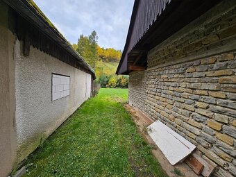 PREDAJ: Priestranný 2-generačný rodinný dom s potenciálom a  - 6