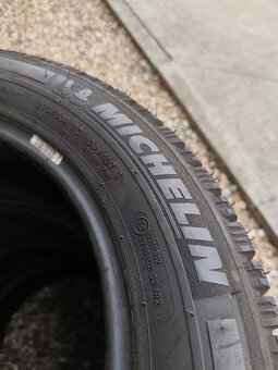 Zánovné zimné pneu 215/60R17C Michelin - 6