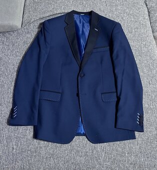 Tmavomodrý svadobný oblek + vesta Pavanna (ako nový) - 6