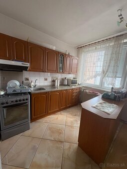 PREDAME VELKY 3IZBOVY BYT V TRENCINE S GARAZOU - 6
