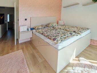 Nadčasový 4 izbový rodinný dom s dokonalou záhradou - 6