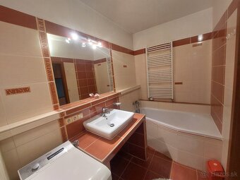 Predám priestranný 3 izbový byt v Trenčianskych Tepliciach. - 6