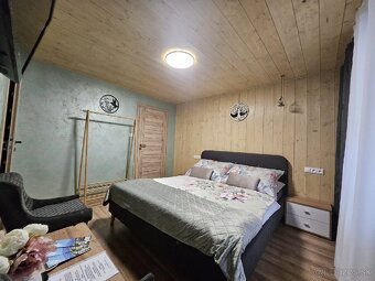 Čalúnená posteľ s matracmi – tmavosivá, ako nová - 6