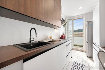 REZERVOVANÉ : Priestranný 2 izbový byt s perfektným výhľadom - 6