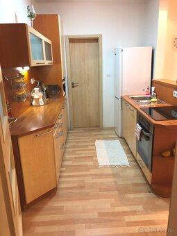 Prenajmem 2 izb. byt v centre Trenčína s parkoviskom - 6