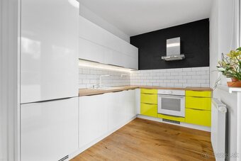 Veľký, svetlý 2 izb byt s terasou, garážou a výhľadom. - 6