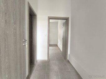 Priestor vhodný pre dve ambulancie na predaj v centre obce - 6