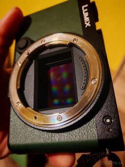 Panasonic Lumix dc-s9 + lumix s 18-40 mm f/4.5-6.3 zelený - 6