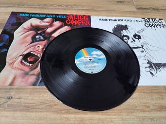 Lp ALICE COOPER - Raise Your Fist and Yell - 6