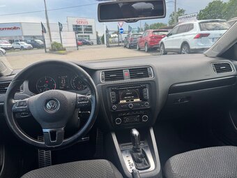 Volkswagen Jetta 1.6 TDI Comfortline DSG - 6