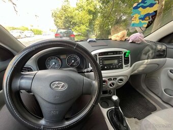 Hyundai Accent - 6