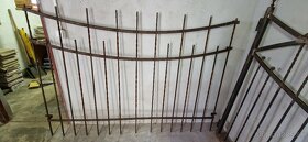 Kovaná brána, bránka a plotové dielce - 6