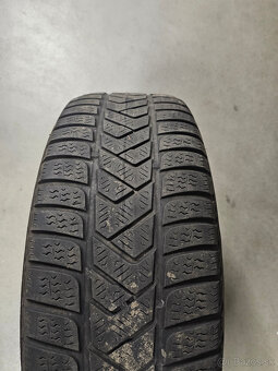 zimná sada 215/60 R16 99H na plechoch aj s puklicami VW - 6