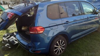 VW Touran 1.5 TSI havarovaný - 6