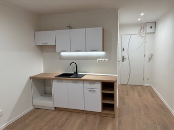 Ponúkam na prenájom prerobený 1,5 izbový byt v zh. - 6