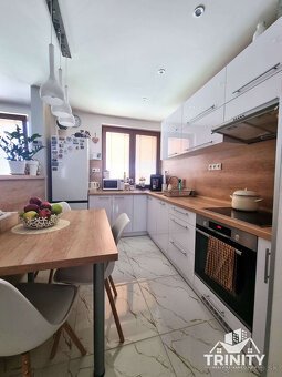 Na predaj moderne zrekonštruovaný 3-izbový byt so záhradou a - 6